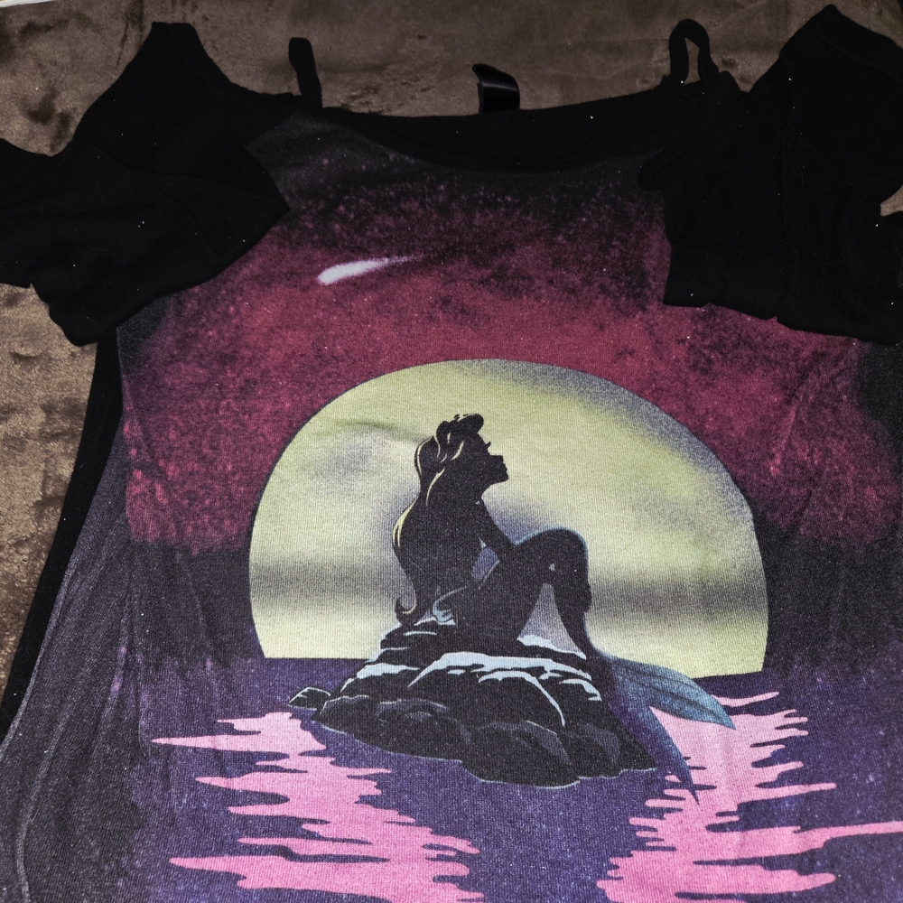 Womens XXL Loungefly Off-the-Shoulder Ariel🧜‍♀️ 🤎Sunset🤎 Graphic Sweater